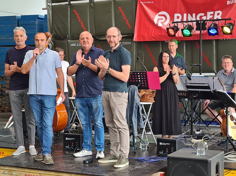 sommerfest mitarbeiter feiern bühne ansprache bei ringer gmbh sommerfest mitarbeiter feiern bühne ansprache bei ringer gmbh