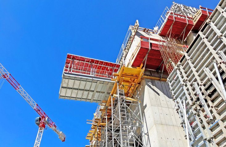 Unloading platform in use at higher ceiling levels