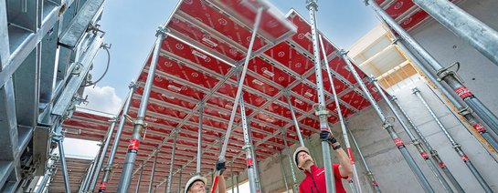 deckenschalen für deckenschalung mit arbeitern von ringer gerüst und schalung deckenschalen für deckenschalung mit arbeitern von ringer gerüst und schalung