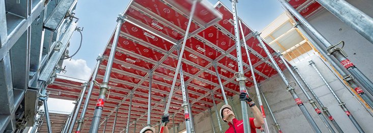 deckenschalen für deckenschalung mit arbeitern von ringer gerüst und schalung deckenschalen für deckenschalung mit arbeitern von ringer gerüst und schalung