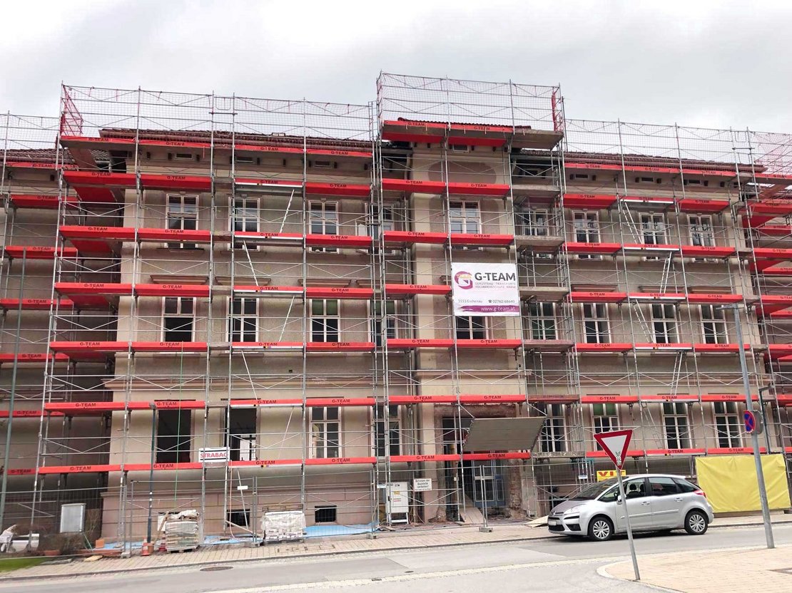 Double railing scaffolding with roof safety scaffolding